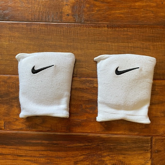 Nike Essentials White Volleyball Knee 